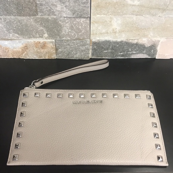 🎁 MICHAEL MICHAEL KORS Studded Clutch - Picture 6 of 6
